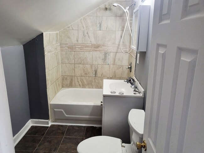 Building Photo - 2521 E 72nd Pl