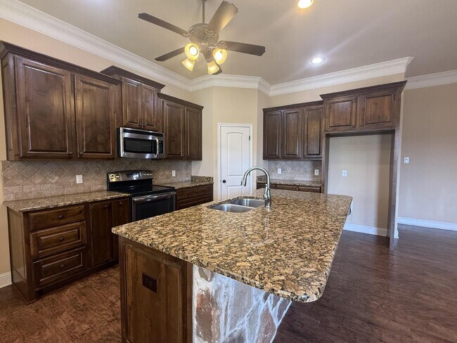 Building Photo - 9804 Houston Dr