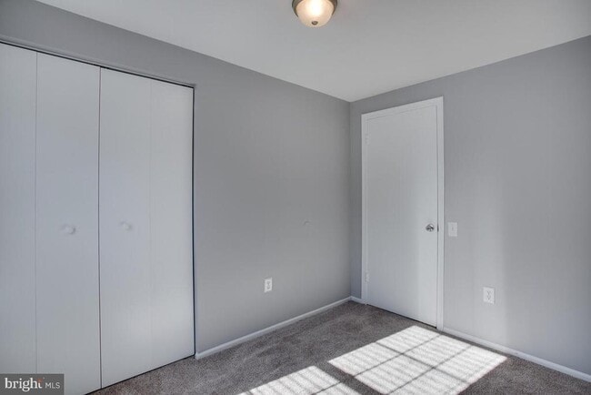 Building Photo - 700 Brandon Cir