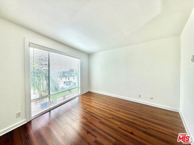 Building Photo - 5805 W 8th St