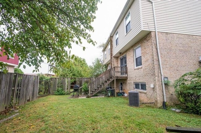 Building Photo - Bright 3 Bedroom Takoma Townhome with Park...