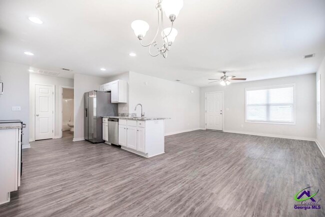 Building Photo - 101 Shasta Dr