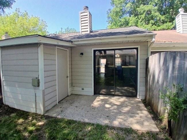 Building Photo - Clean 2BR/2BA Townhome in Garner Near White Oak & I-40