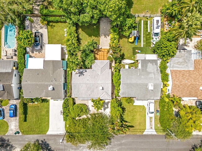 Building Photo - 4630 SW 12th St