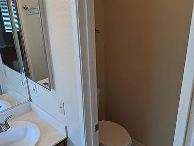 Building Photo - "Charming 2-Bedroom Retreat in Prime Santa Clara Location!"