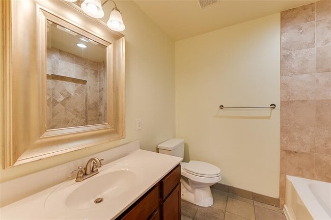 Building Photo - 2704 San Pedro St