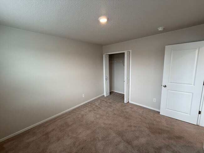 Building Photo - 4833 Thyme Ave NE