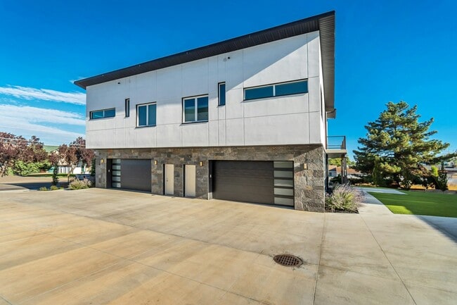 Building Photo - 7033 S 300 E