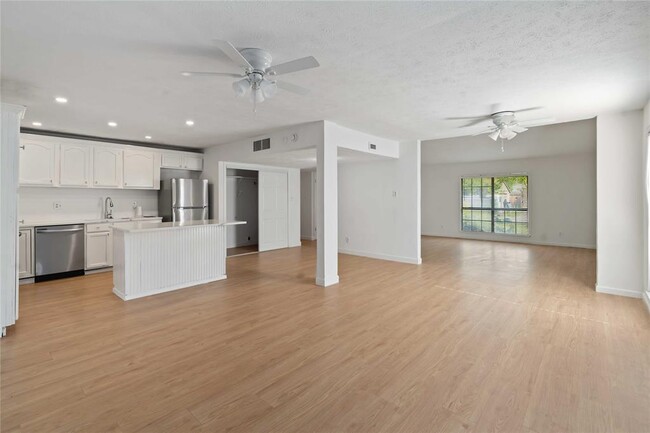 Building Photo - 17415 N Barker St