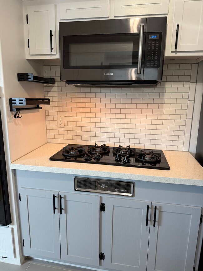 Building Photo - 409 N Park Ave