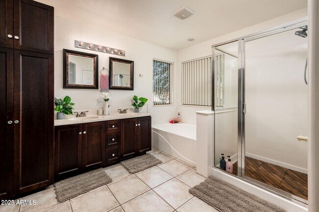 Building Photo - 13604 W Rovey Ave