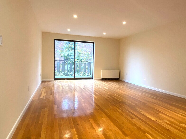 Building Photo - 40 Williams St