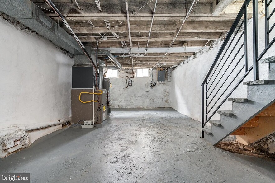 Building Photo - 2133 Latona St