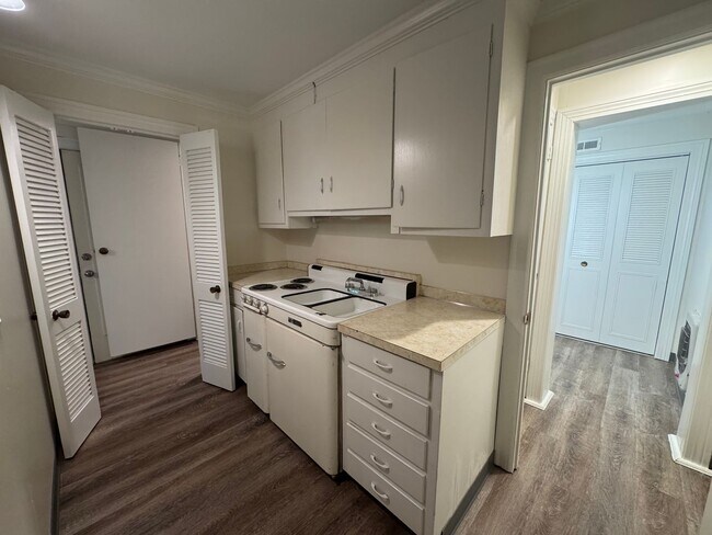 Building Photo - Renovated 4/3 House in North Hills- $1,995