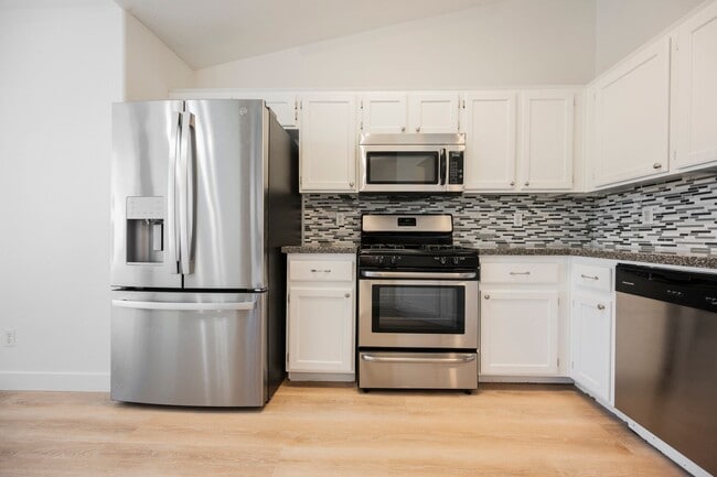 Building Photo - Henderson Single Story with Private Pool and RV Gate