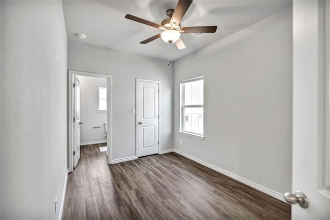 Building Photo - 207 Peruna Dr