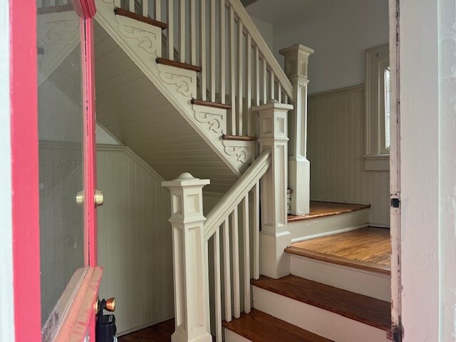 Building Photo - 325 S 6th St