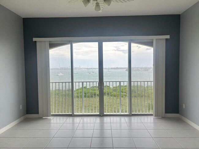 Building Photo - 31 Harbour Isle Dr W