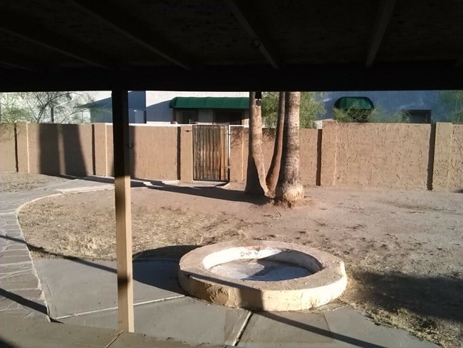 Building Photo - 808 E Saguaro St