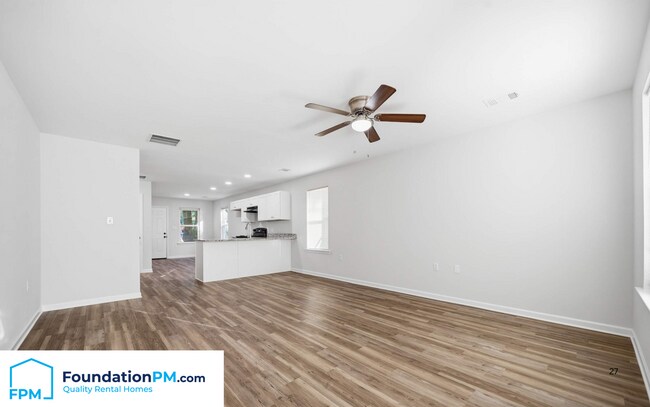 Building Photo - 201 S Center Dr