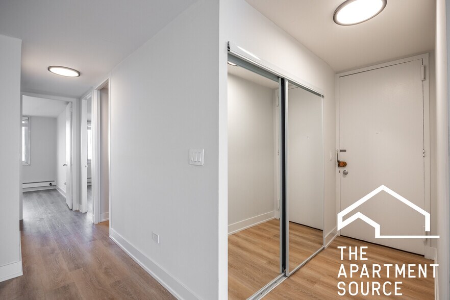 Building Photo - 1337 N Dearborn St