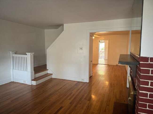 Building Photo - Updated Highland Park Townhome!