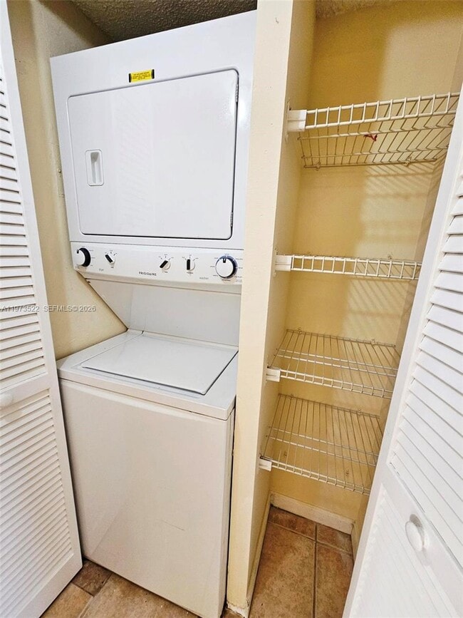 Building Photo - 9015 SW 125th Ave