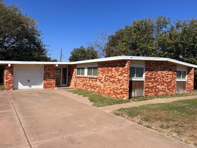 Primary Photo - 2742 68th St