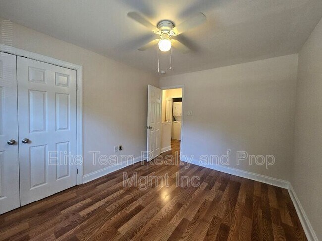 Building Photo - 1207 Green Oaks Ln