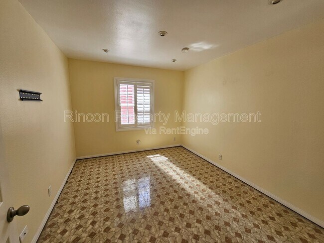 Building Photo - 2632 Captains Ave