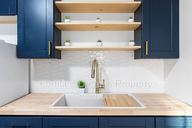 Building Photo - 218 Walker Ave