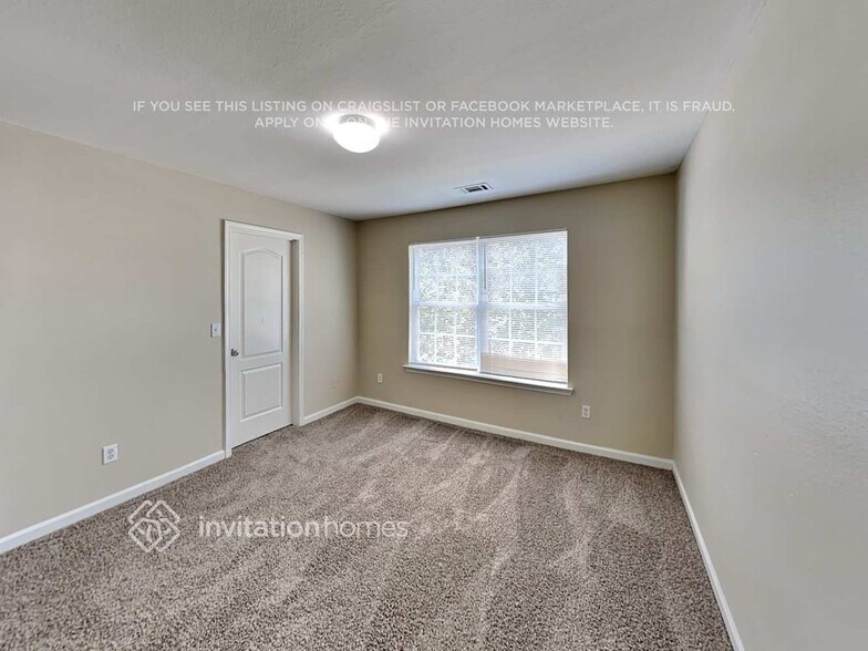 Building Photo - 235 Lakeside Point