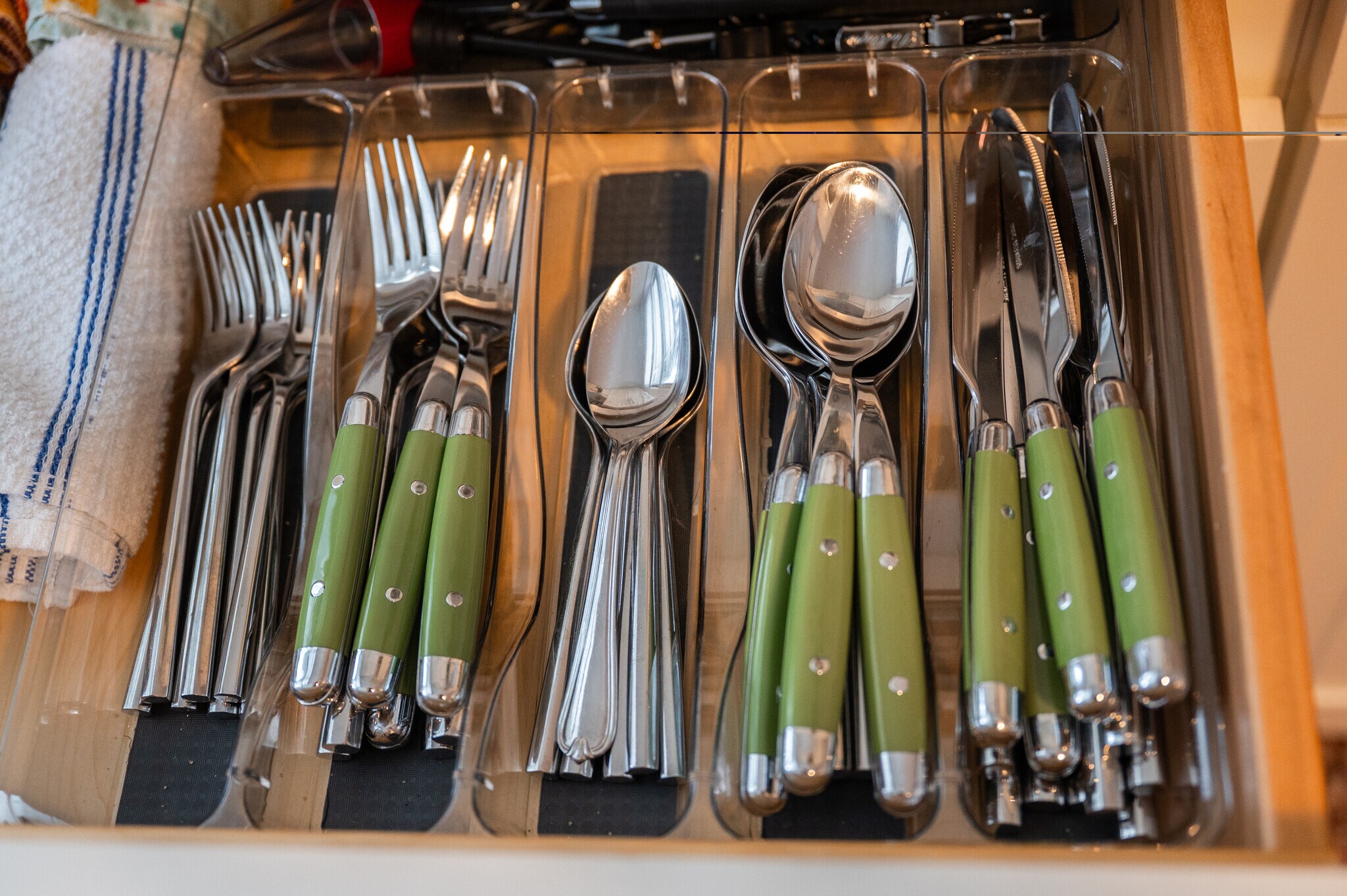 silverware - 4210 Calvin St