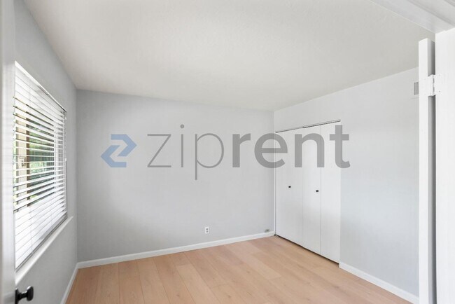 Building Photo - 1030 Gull Ave