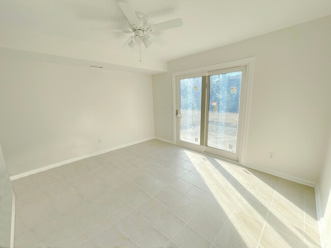 Building Photo - 7104 Orchard Ct