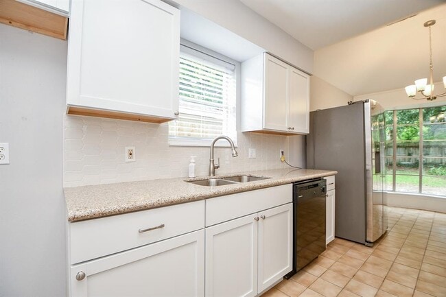 Building Photo - 12314 Plumpoint Dr