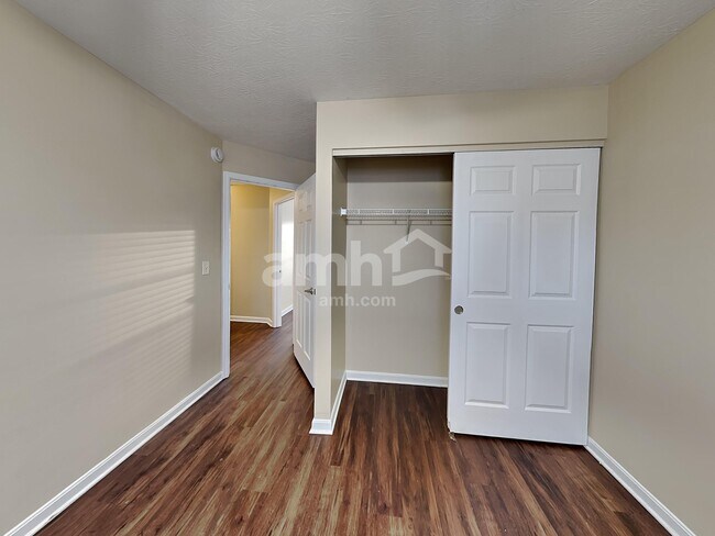 Building Photo - 10204 Meadow Glen Dr