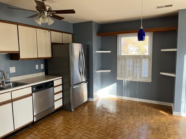 Kitchen - 103 Birdwood Ct