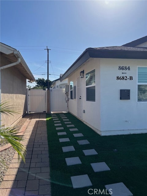 Building Photo - 8682 Oasis Ave