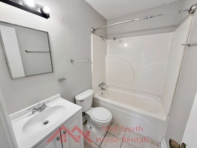 Building Photo - 4505 Villagreen Dr