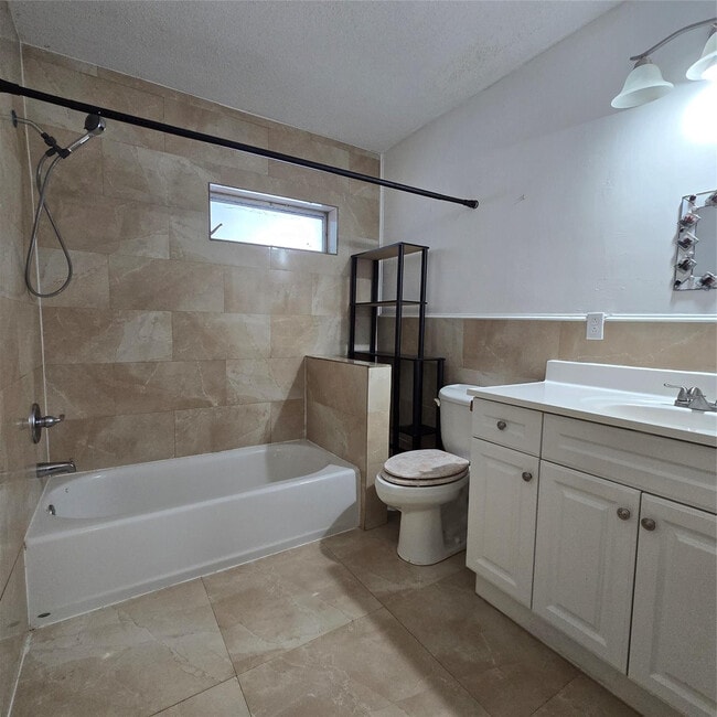 Building Photo - 4215 NW 52nd Ave