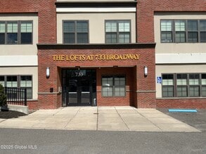 Building Photo - 733 Broadway