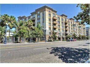 Building Photo - 2 Bed/2 Bath Condo available at Union Square!