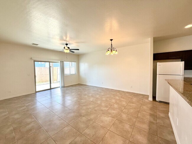Building Photo - 8195 E Ashley Dr