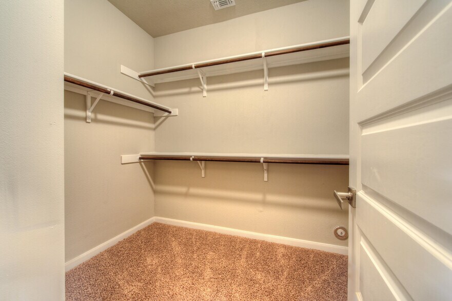 Building Photo - 405 S Meadowlark St