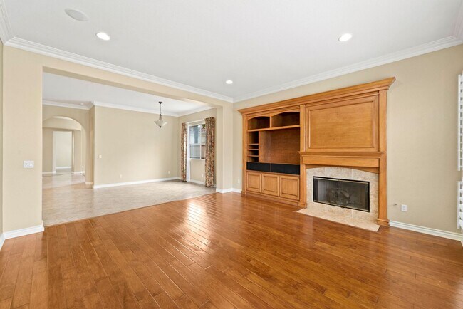 Building Photo - Beautiful & Spacious Single Level Eastlake...