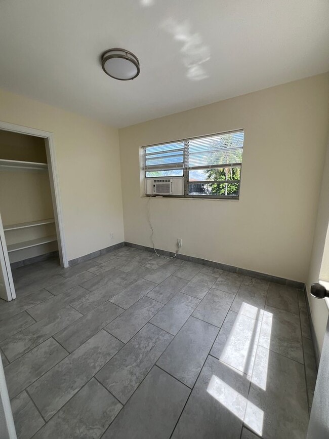 Building Photo - Beautifully updated Two Bedroom PLUS Den/O...