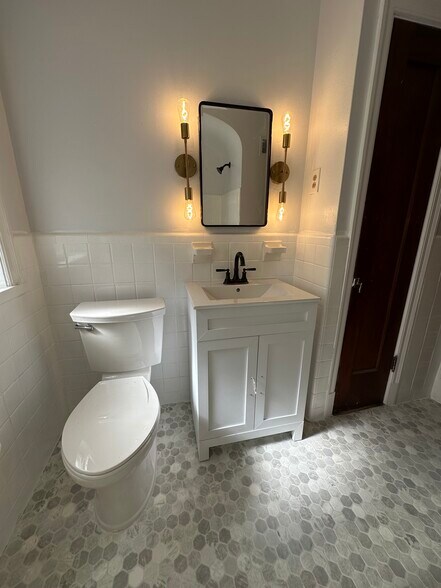 Building Photo - 8828 Riverview Blvd