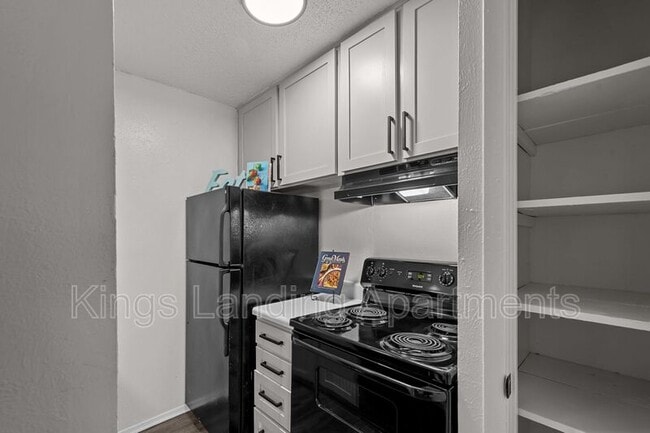 Primary Photo - 306 Kings Way Dr