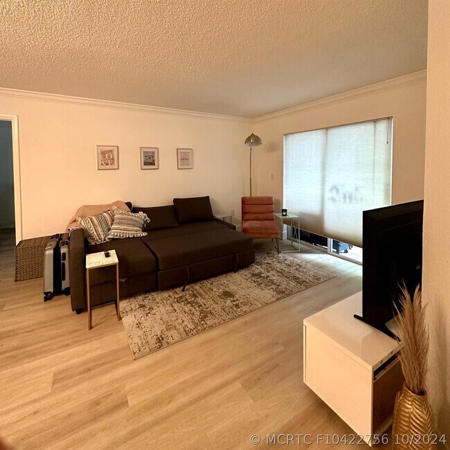 Building Photo - 10795 SW 108th Ave